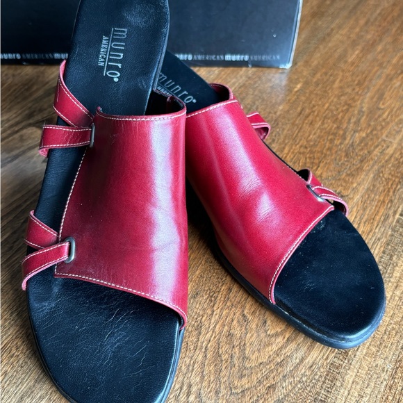 Munro American Red Leather Slides 11.5 N - Picture 2 of 11